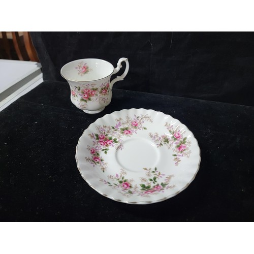 362 - Royal Albert Trillium tea set for 6 persons inc 6x cups and saucers, teapot milk jug and sugar bowl ... 