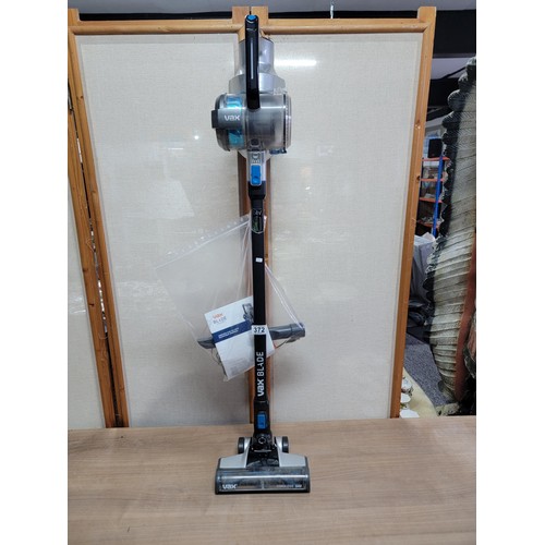 372 - Vax blade cordless vacuum cleaner 24v complete with accessories and charger