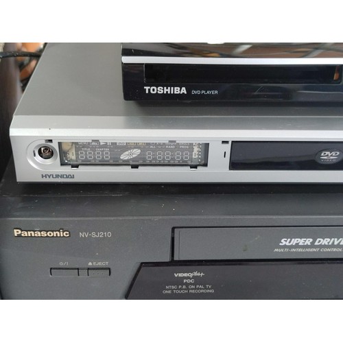 451 - Quantity of electronic equipment inc 2x dvd players inc a Toshiba, Hyundai, a Panasonic VHS player a... 