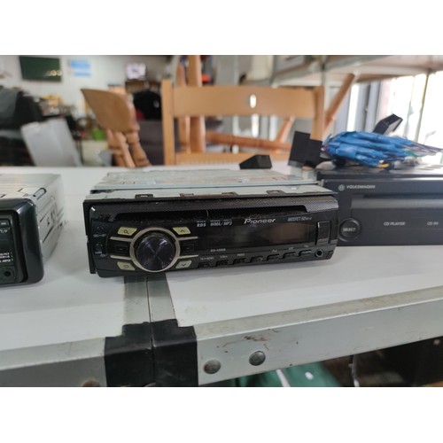 452 - 4x car stereo cd players inc JVC, Pioneer and the original MK 4 golf stereo with bracket, comes with... 