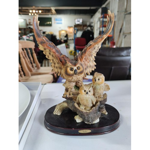 479 - Long eared owl figurine with chicks by the Juliana Collection along with a boxed Bobby Moore Club pl... 