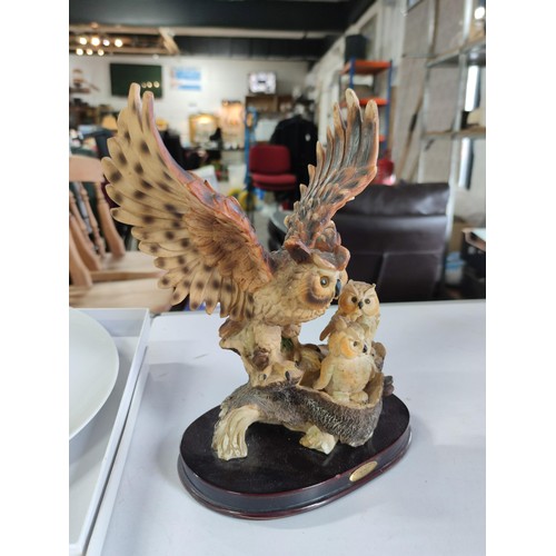 479 - Long eared owl figurine with chicks by the Juliana Collection along with a boxed Bobby Moore Club pl... 