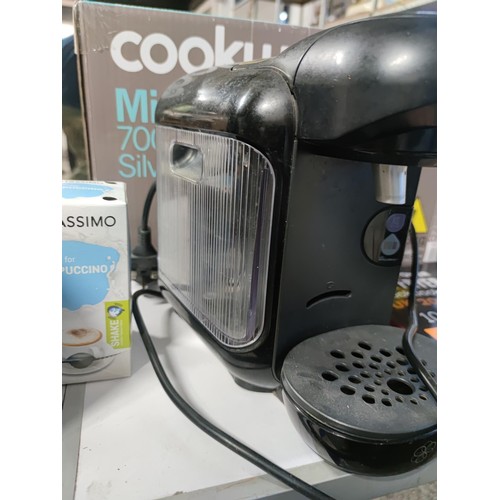 493 - Tower air fryer in working order with air fryer cookbook along with a Bosch coffee machine also come... 