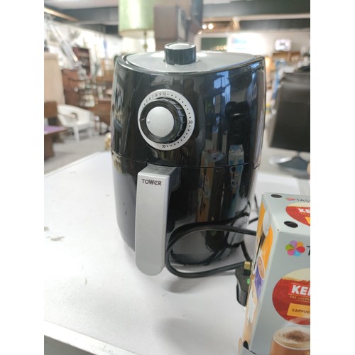 493 - Tower air fryer in working order with air fryer cookbook along with a Bosch coffee machine also come... 