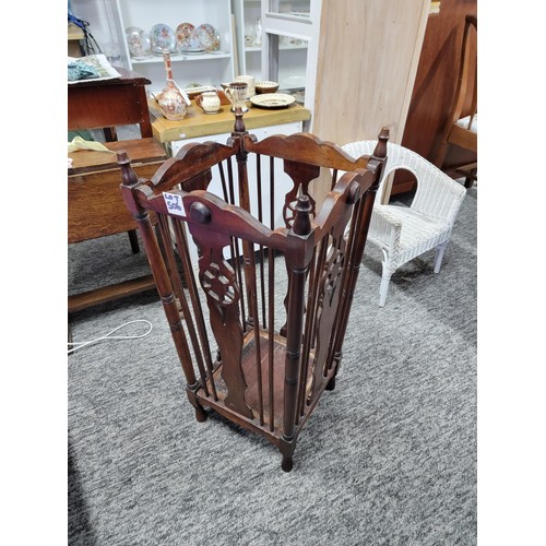 506 - Antique Edwardian stick umbrella stand of good proportions made of mahogany with Windsor wheel back ... 