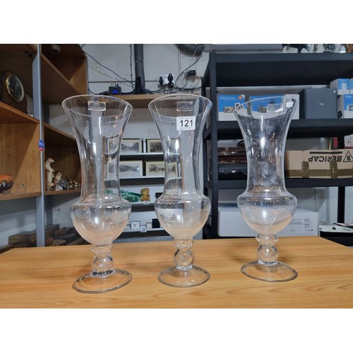 121 - A set of 3 tall clear glass vases by Peony England, all in good clean condition. Each have a height ... 