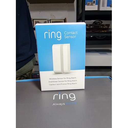 129 - A comprehensive ring security lot to include an as new Ring spotlight cam battery, two pack of batte... 