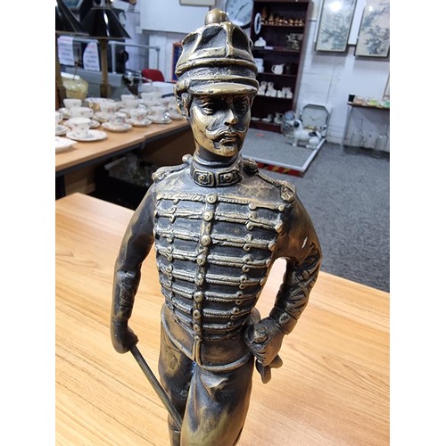 279 - Tall impressive solid bronze military soldier figure most likely by Peter Hicks. In excellent condit... 