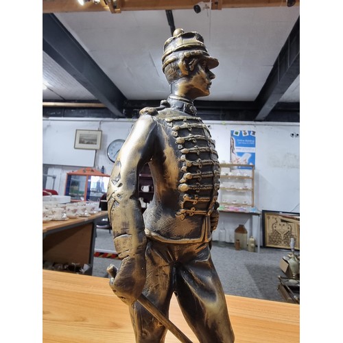 279 - Tall impressive solid bronze military soldier figure most likely by Peter Hicks. In excellent condit... 