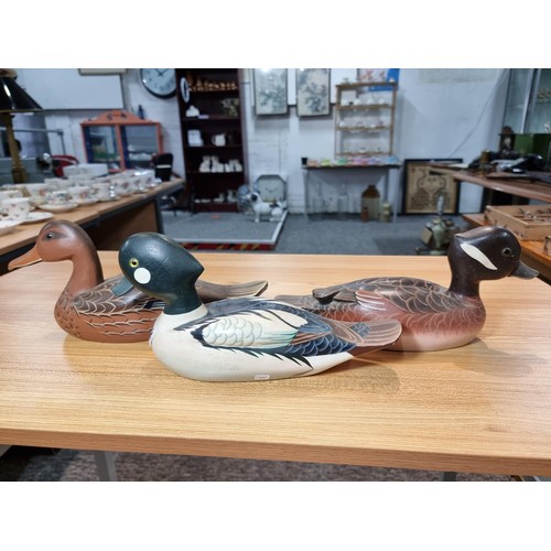 282 - 3x good quality solid wood hand painted decoy ducks, two are by benchmark, made in Hong Kong. The ot... 