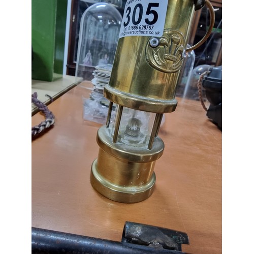 305 - Small brass miners lamp with a Prince of Wales feathers motif, in good order. Height 18cm, diameter ... 