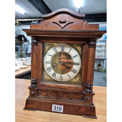 310 - Good antique oak mantle clock featuring a brass dial with a white chapter ring, in good clean condit... 