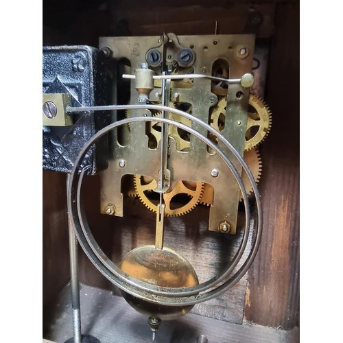 310 - Good antique oak mantle clock featuring a brass dial with a white chapter ring, in good clean condit... 