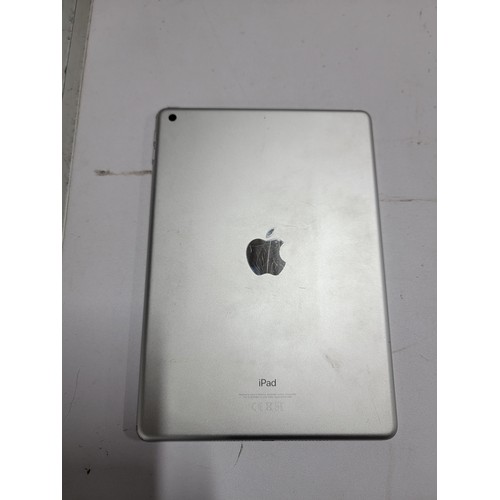 17 - A bundle of 2x Apple iPads to inc an  iPad A1432 mini in good working condition, has been reset read... 