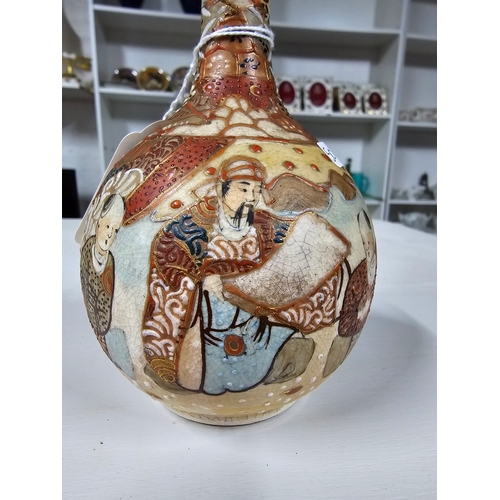 364A - A good quality antique Japanese satsuma bottle vase with an ornate scene in good condition with no c... 