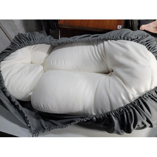 139 - Good quality Baby Poser bean bag photography aid designed for a baby photo shoot has a number of bea... 