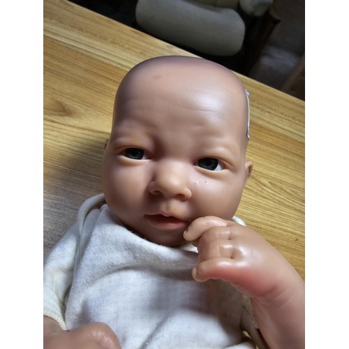 36 - A collectable ultra realistic newborn baby born doll by Berenguer, anatomically correct and in good ... 