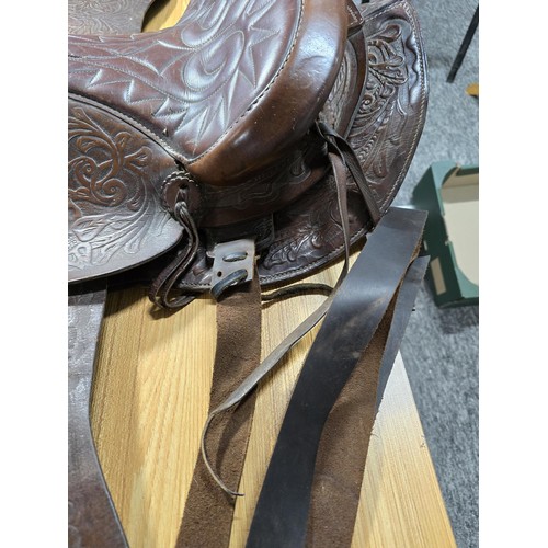 168 - A good quality vintage genuine Big Horn western leather saddle with an ornate embossed decoration al... 