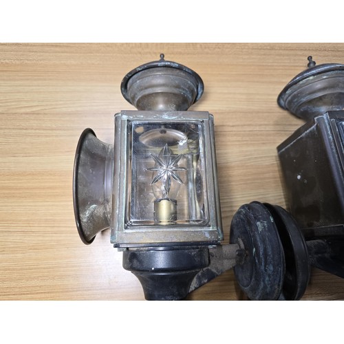 175 - A pair of good quality antique coach lamps with cut glass windows, the lamps are in good overall con... 