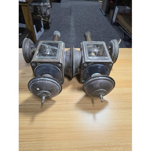175 - A pair of good quality antique coach lamps with cut glass windows, the lamps are in good overall con... 