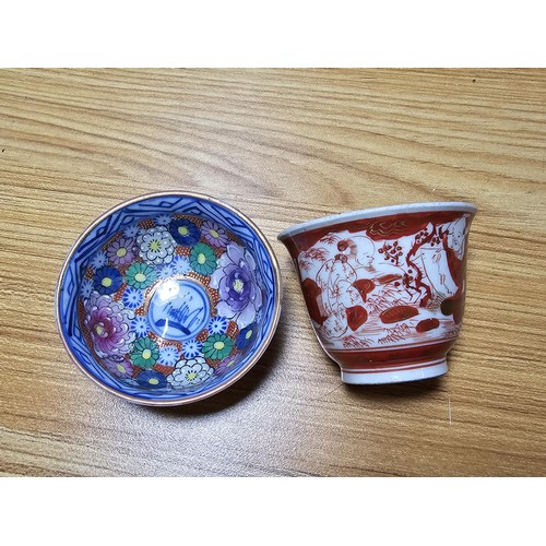 185 - A large antique Chinese bowl with a thick enamel hand painted design featuring a scene of sprays of ... 