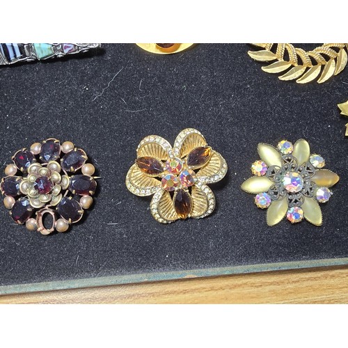 192 - A large collection of approx 39 costume brooches to include some good jewelled brooches the Scottish... 