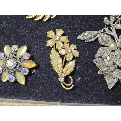 192 - A large collection of approx 39 costume brooches to include some good jewelled brooches the Scottish... 