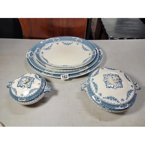 162 - Whieldor ware by F. Winkle & Co 2 x tureens and a fine set of 3 serving/meat platters