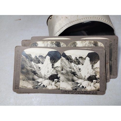 164 - A stereoscope in good clean condition along with 4 of its slides which includes a dramatic slide of ... 