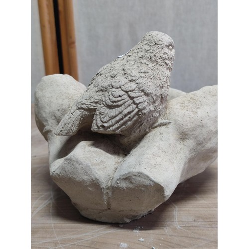 371 - Good quality concrete hands formed birdbath with a bird atop, well detailed in good order height 20c... 