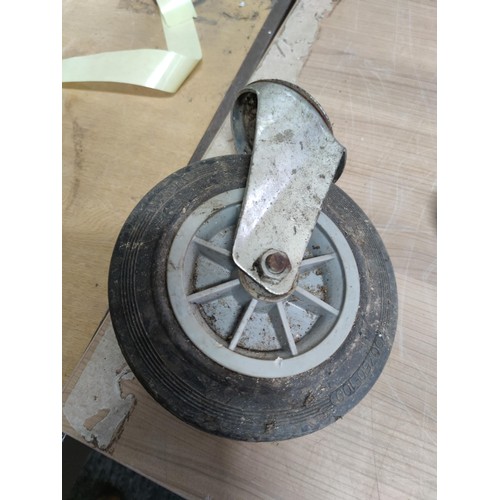 391 - Very large quantity of plastic and rubber large castor wheels, inc 15 white plastic wheels 20cm in d... 