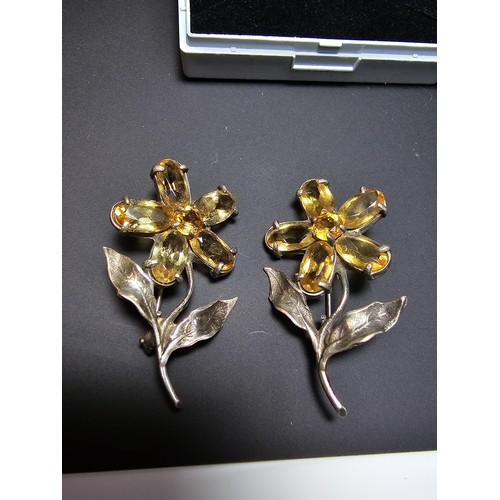 203 - 2x matching 925 silver flower brooches of good quality, both inset with faceted genuine citrine gems... 