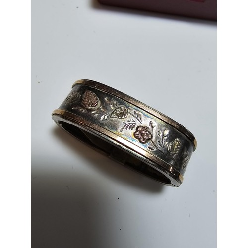 210 - A good antique hallmarked silver scarf clip with rose gold layered parts to the front, in good clean... 