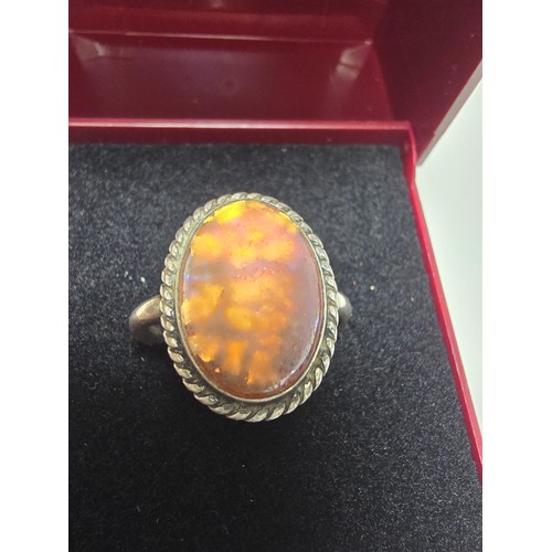 212 - A stunning 925 silver vintage ring inset with a glass faux fire opal design featuring excellent flas... 