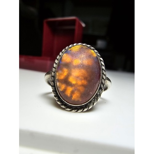 212 - A stunning 925 silver vintage ring inset with a glass faux fire opal design featuring excellent flas... 