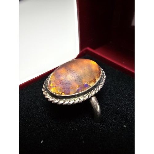 212 - A stunning 925 silver vintage ring inset with a glass faux fire opal design featuring excellent flas... 