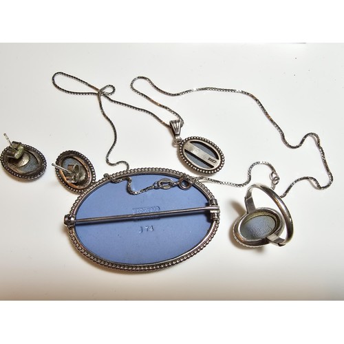 221 - A good vintage matching 925 silver jewellery set by Wedgwood Jasperware to include a silver necklace... 