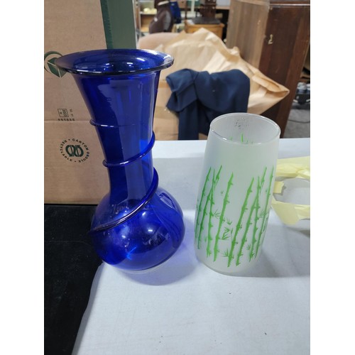 360 - Collection of 12x Good art glass vases to include many types and some vibrant colourful ones some st... 