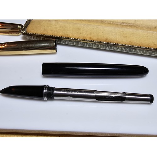 239 - A good quality vintage Parker 51 pen set to include a fountain pen and propelling pencil both with 1... 