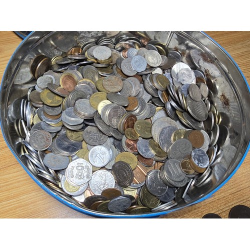 263 - A very large quantity of various vintage and antique world coins in a metal tin, all unsorted and do... 