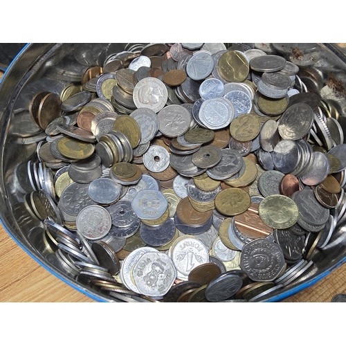 263 - A very large quantity of various vintage and antique world coins in a metal tin, all unsorted and do... 