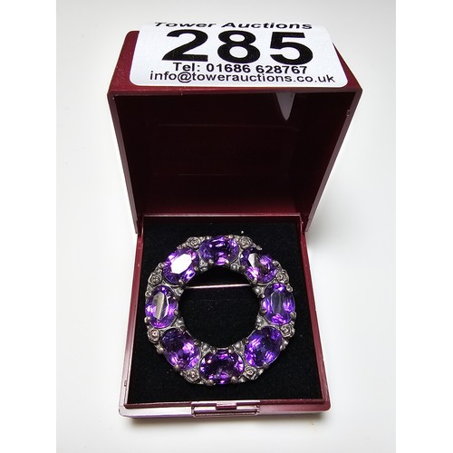 285 - A fine quality 925 silver vintage brooch inset with 8x faceted amethyst gemstones, each stone is of ... 