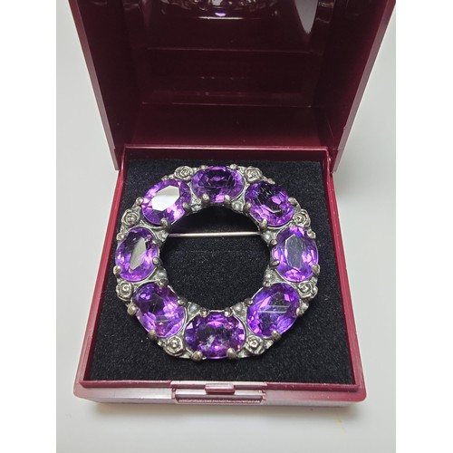 285 - A fine quality 925 silver vintage brooch inset with 8x faceted amethyst gemstones, each stone is of ... 