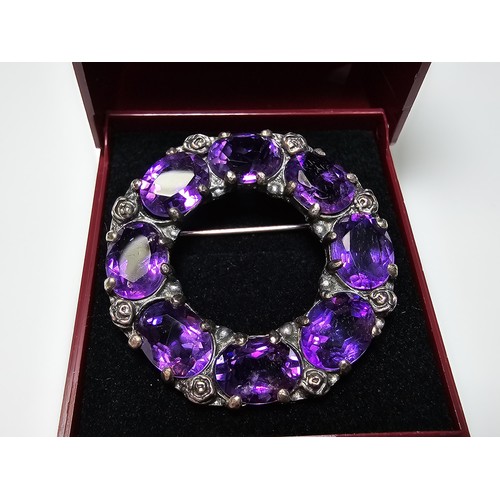 285 - A fine quality 925 silver vintage brooch inset with 8x faceted amethyst gemstones, each stone is of ... 