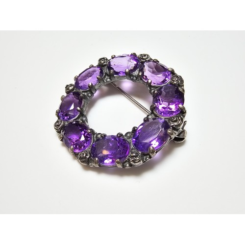 285 - A fine quality 925 silver vintage brooch inset with 8x faceted amethyst gemstones, each stone is of ... 