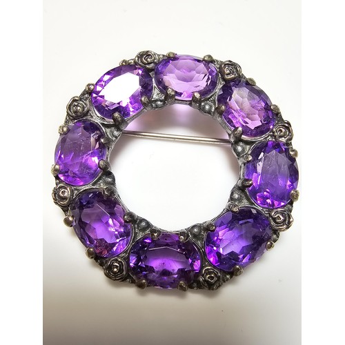 285 - A fine quality 925 silver vintage brooch inset with 8x faceted amethyst gemstones, each stone is of ... 