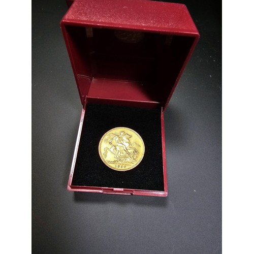 296 - A full gold sovereign dated 1895 in very good condition and boxed. Weight of 7.99g.