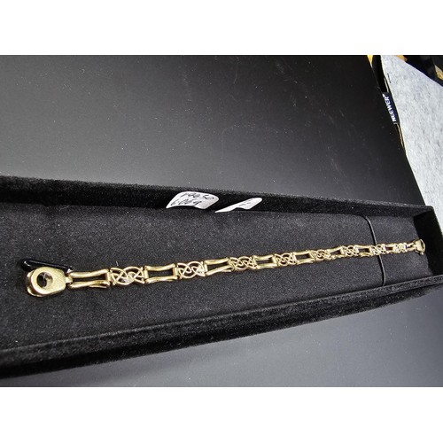 298 - A hallmarked 9ct yellow gold vintage bracelet, 1 link is slight AF (see photos). Length of 7.5