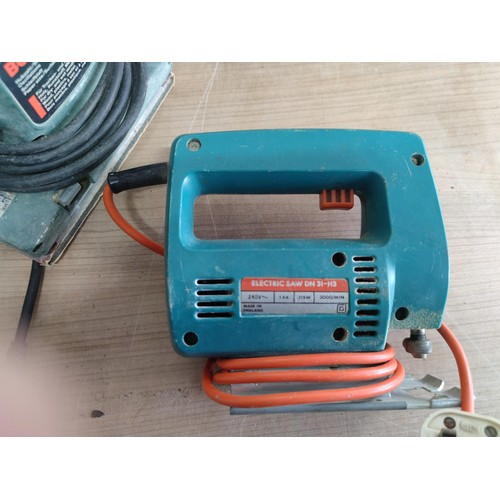 426 - 3x power tools inc Bosch PHO 100 electric plainer, Bosch electric sander and a B&D electric jigsaw D... 