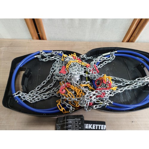 427 - Cased snow chain set, with instructions by Ultimate speed, complete